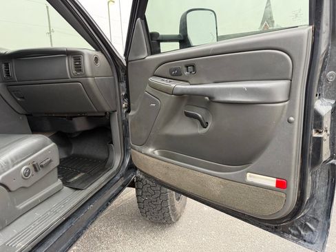 Used 2005 GMC Sierra 2500 SLT w/ Heavy-Duty Power Package image 23