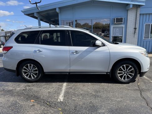 Used 2015 Nissan Pathfinder S image 6