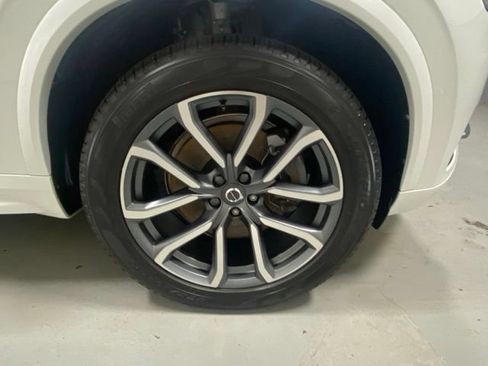 Used 2019 Volvo XC90 T5 Momentum w/ Multimedia Package AWD/4WD image 5