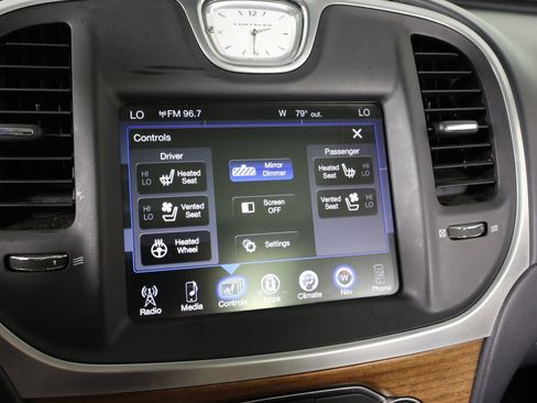 Used 2015 Chrysler 300 C Platinum w/ Harman/Kardon Audio Group AWD/4WD image 36