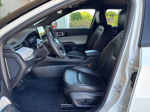 Used 2025 Jeep Compass Limited AWD/4WD image 28