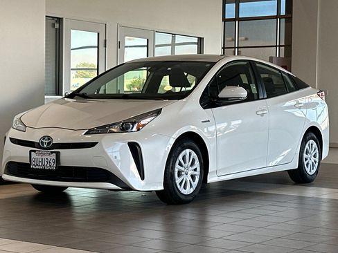 Certified 2020 Toyota Prius LE FWD image 8