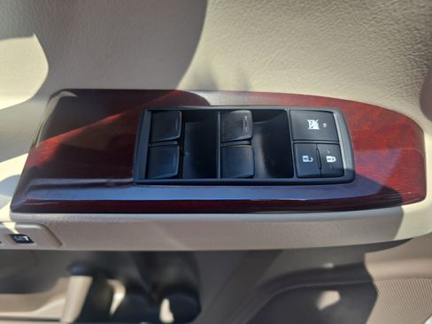 Used 2014 Lexus GX 460 w/ Premium Package AWD/4WD image 28