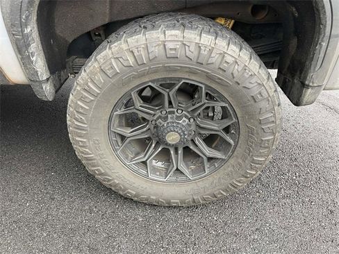 Used 2024 GMC Sierra 2500 AT4X image 4