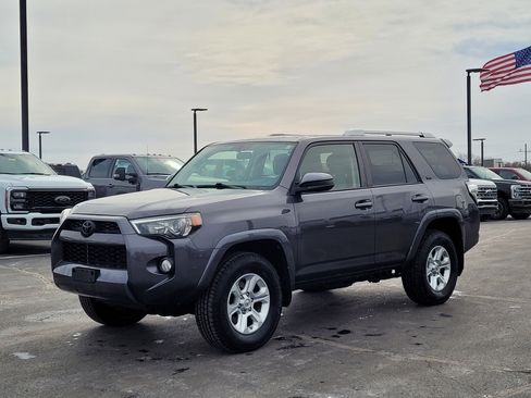 Used 2017 Toyota 4Runner SR5 image 8