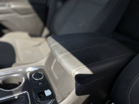 Used 2018 Chevrolet Traverse LT FWD image 20