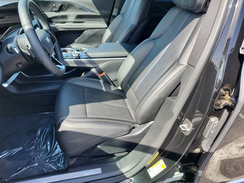 Used 2024 Cadillac Lyriq Luxury RWD image 9