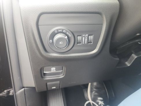 New 2025 Jeep Grand Cherokee L Limited w/ Trailer Tow Package image 16