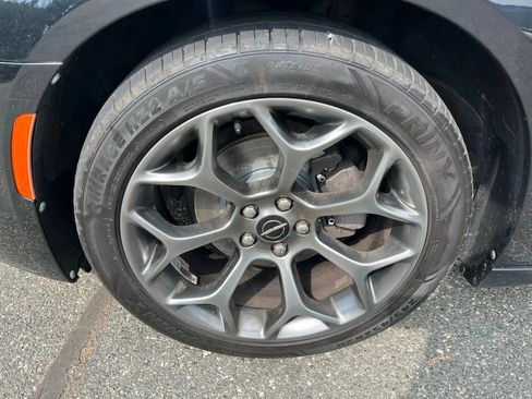 Used 2018 Chrysler 300 Touring w/ Sport Appearance Package image 9