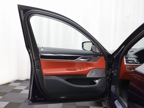 Used 2022 BMW ALPINA B7 xDrive image 5