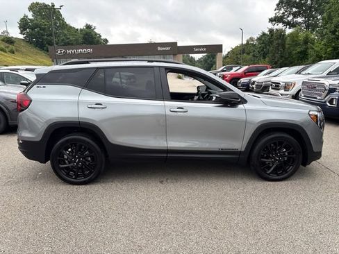 Used 2023 GMC Terrain SLE w/ Driver Convenience Package AWD/4WD image 6