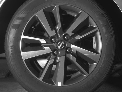 Used 2025 Nissan Versa SV FWD image 15