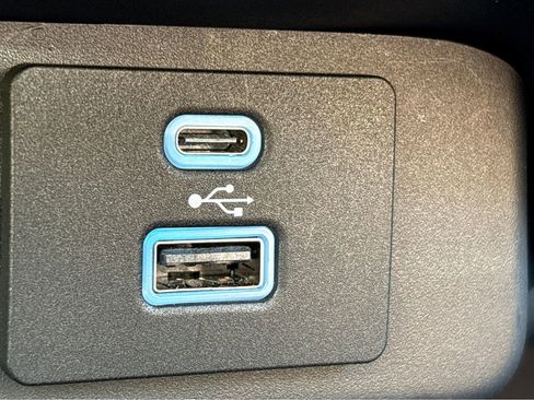 Used 2022 Ford Maverick Lariat w/ Lariat Luxury Package FWD image 11