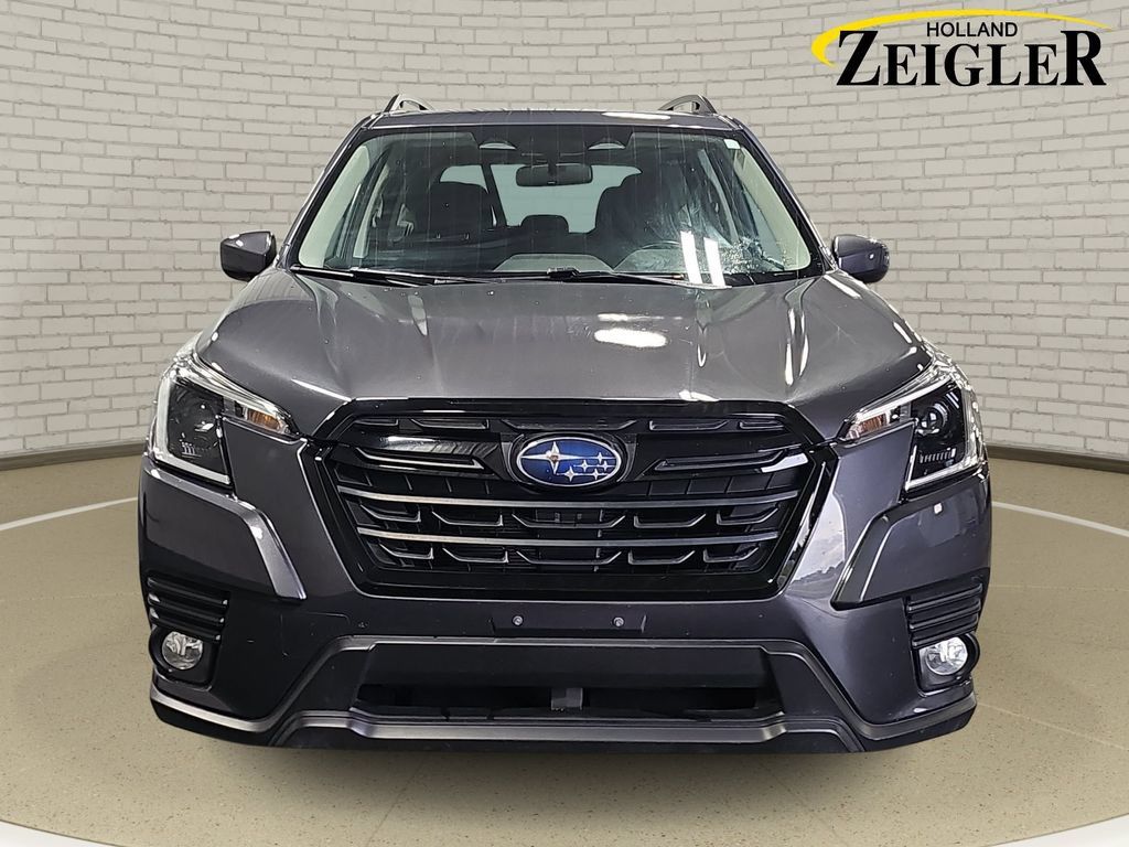 Used 2022 Subaru Forester Premium AWD/4WD image 2
