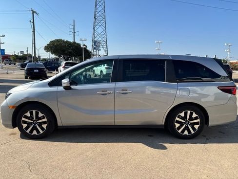 Used 2025 Honda Odyssey EX-L image 4
