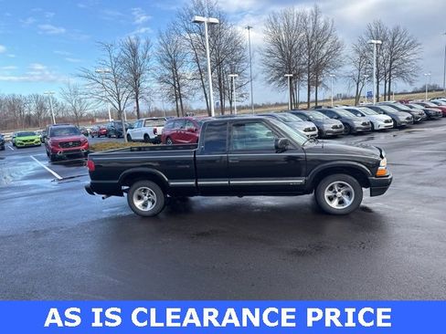 Used 2001 Chevrolet S10 Pickup LS w/ Preferred Equipment Group image 12