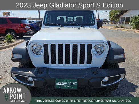 Used 2023 Jeep Gladiator Sport AWD/4WD image 3