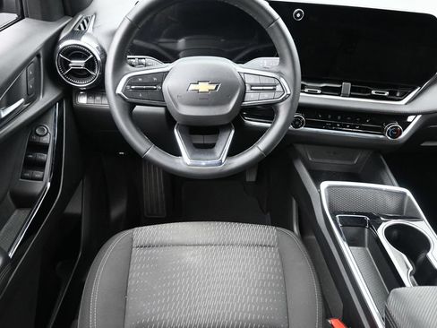 Used 2025 Chevrolet Equinox LT w/ Safety and Technology Package FWD image 14