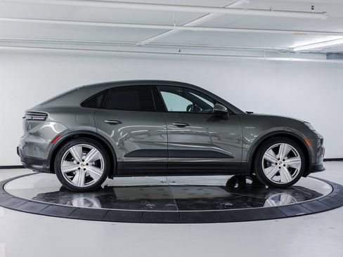 New 2025 Porsche Macan Electric image 8