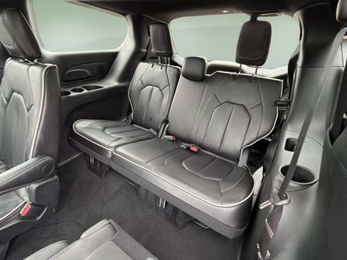 Used 2026 Chrysler Pacifica Limited w/ S Appearance Package FWD image 34
