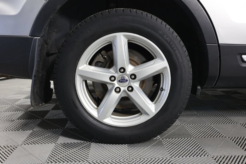 Used 2017 Ford Explorer XLT AWD/4WD image 7