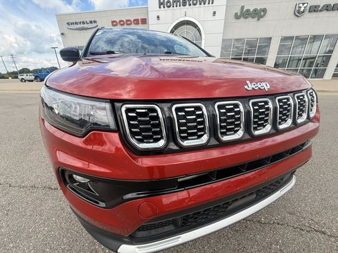 Used 2025 Jeep Compass Limited AWD/4WD image 9