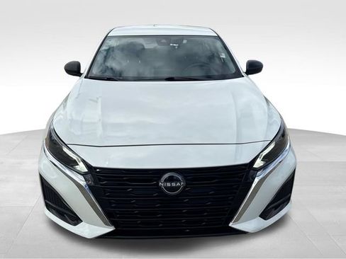 Used 2025 Nissan Altima 2.5 SV FWD image 2