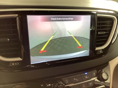 Used 2023 Chrysler Pacifica Touring-L FWD image 29