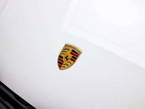 Used 2025 Porsche Macan image 12