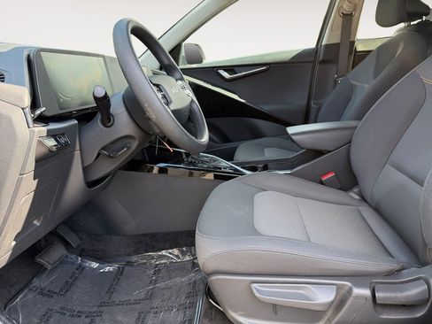 Used 2025 Kia Niro LX FWD image 6