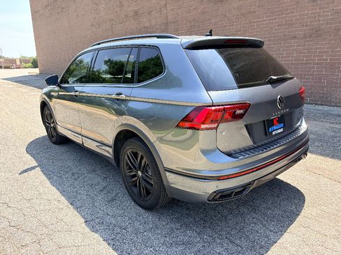 Used 2022 Volkswagen Tiguan SE R-Line AWD/4WD image 3