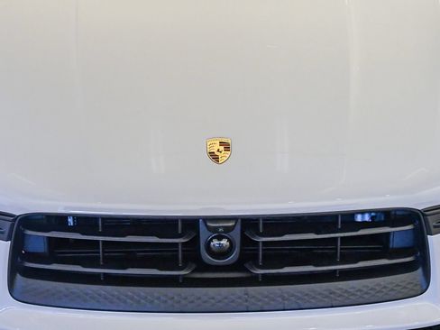 Used 2024 Porsche Macan AWD/4WD image 7