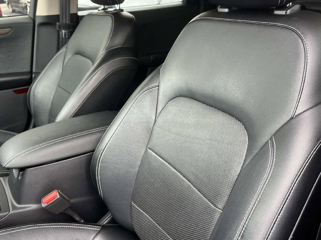 Used 2020 Ford Escape Titanium AWD/4WD image 32