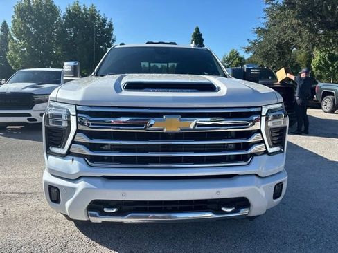 Used 2025 Chevrolet Silverado 3500 High Country w/ Technology Package AWD/4WD image 2