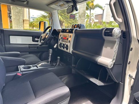 Used 2014 Toyota FJ Cruiser 4WD w/ Upgrade Package image 57