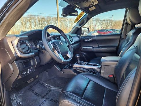 Used 2019 Toyota Tacoma Limited image 20