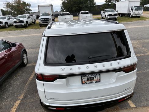 Used 2023 Jeep Wagoneer Series II w/ Convenience Group I AWD/4WD image 6