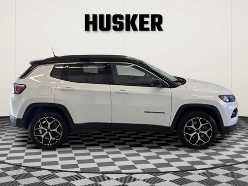 Used 2025 Jeep Compass Limited AWD/4WD image 2