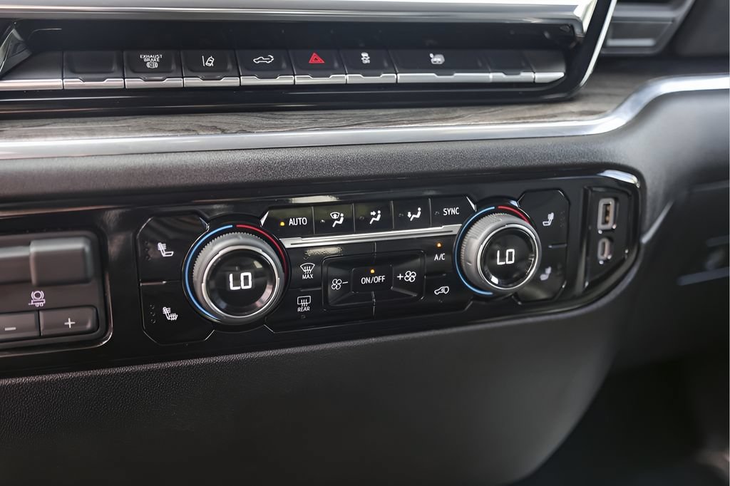 Used 2025 Chevrolet Silverado 2500 LTZ AWD/4WD image 22