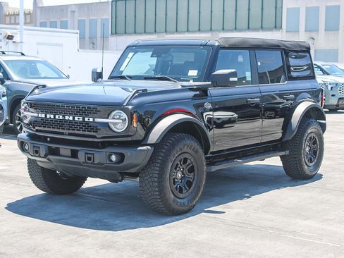 Used 2023 Ford Bronco Wildtrak image 3