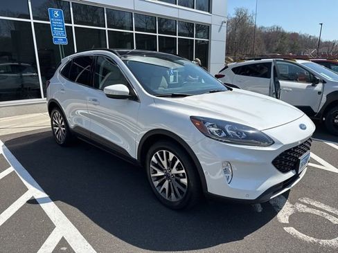 Used 2021 Ford Escape Titanium w/ Class II Trailer Tow Package image 13