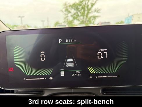 Used 2025 Kia Carnival FWD image 19
