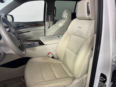 Used 2024 Cadillac Escalade Sport Platinum w/ Heavy-Duty Trailer Package AWD/4WD image 13