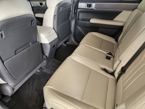 Used 2025 Hyundai Santa Fe SEL FWD image 28