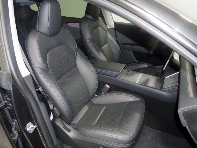 Used 2026 Tesla Model Y Long Range RWD image 2