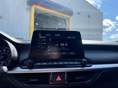Used 2021 Kia Forte LXS FWD image 16
