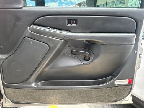 Used 2005 Chevrolet Silverado 2500 LS AWD/4WD image 30