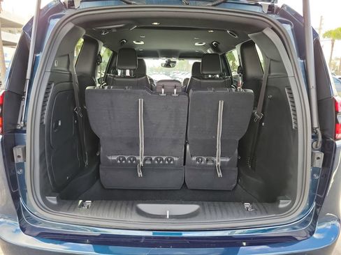 Used 2022 Chrysler Pacifica Touring-L w/ S Appearance Package image 12