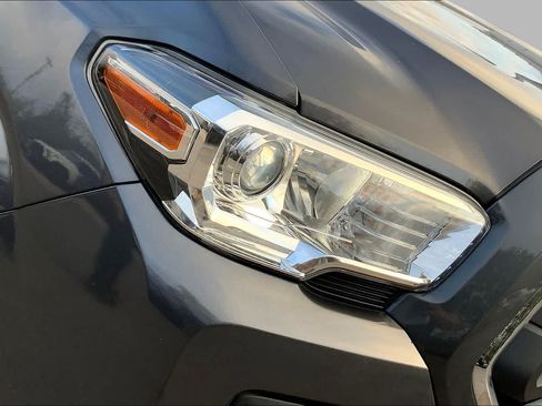 Used 2023 Toyota Tacoma SR5 RWD image 27