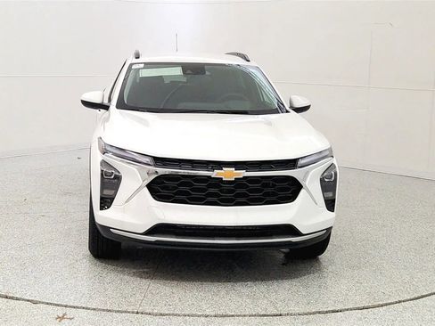 New 2026 Chevrolet Trax LT w/ Driver Confidence Package image 2